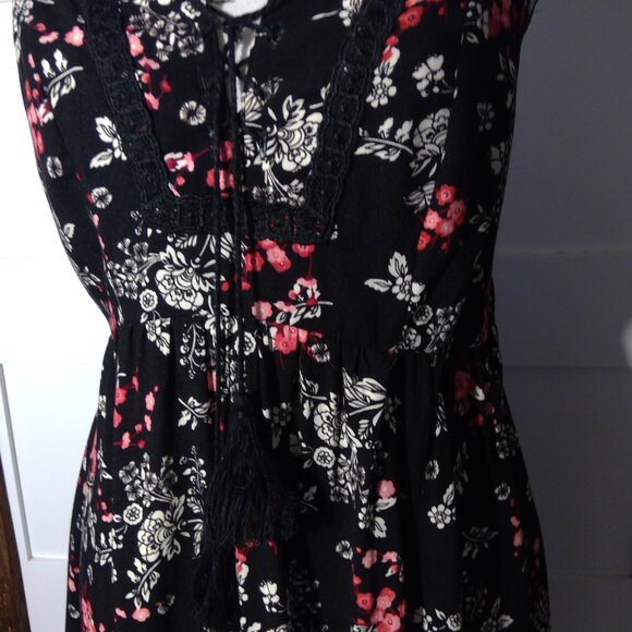 No Boundaries Women's Black Dress with Red Floral Design (Size Large) Midi - Picture 2 of 7